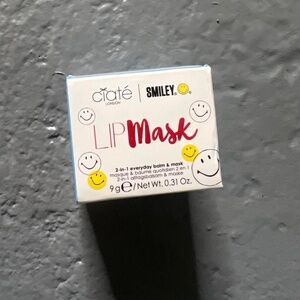 Brand new lip mask